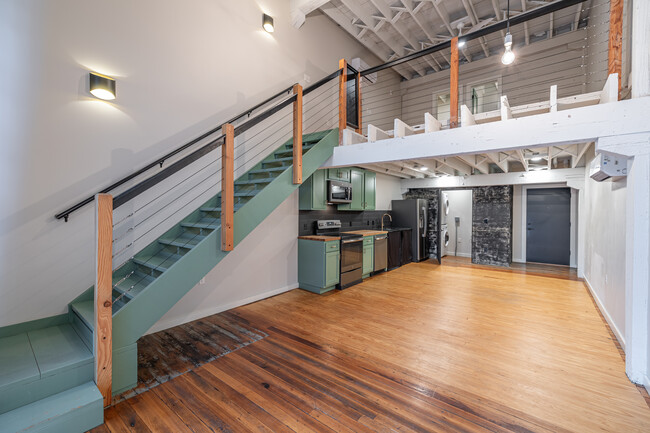 The Lofts at The 1907 in Rogers, AR - Foto de edificio - Interior Photo