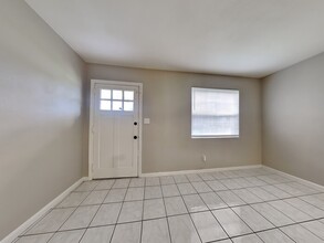 2333 Maple Leaf Dr E in Jacksonville, FL - Building Photo - Building Photo