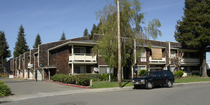 Galway Terrace Apartments in San Lorenzo, CA - Building Photo - Building Photo