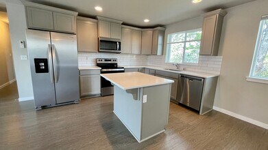 211 Jefferson Ave NW in Yelm, WA - Building Photo - Building Photo