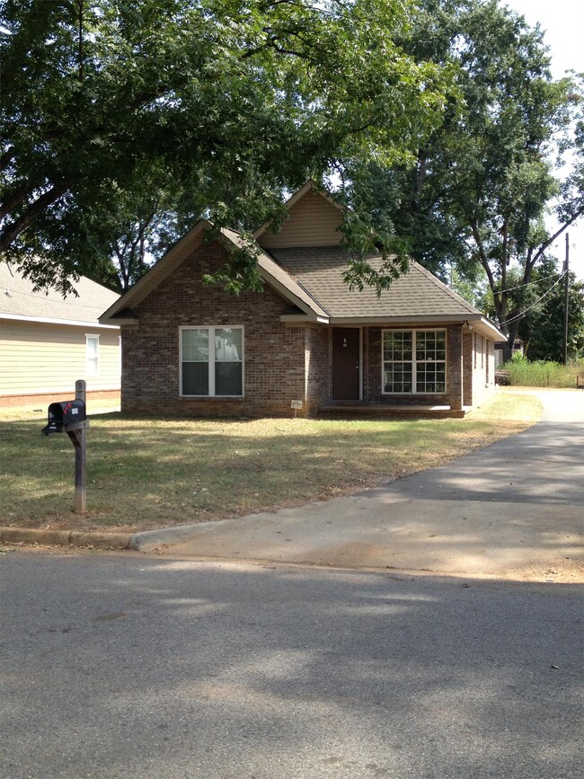 1605 4th Ave in Tuscaloosa, AL - Building Photo - Building Photo