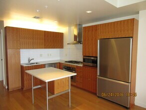 3570 S River Pkwy in Portland, OR - Building Photo - Building Photo