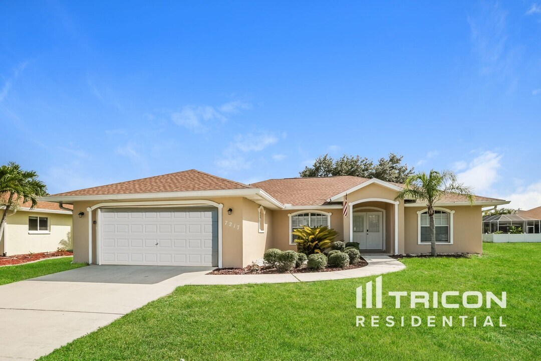 7217 N Blue Sage in Punta Gorda, FL - Building Photo