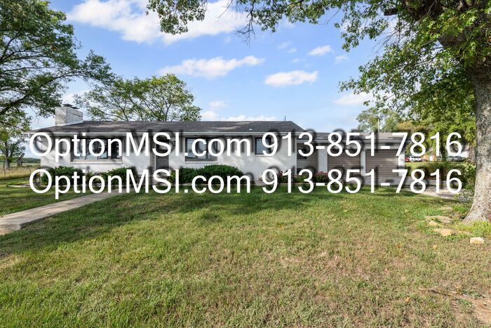 188 N 1600 Rd in Lecompton, KS - Building Photo