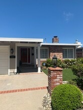 2981 Crestmoor Dr in San Bruno, CA - Building Photo - Building Photo