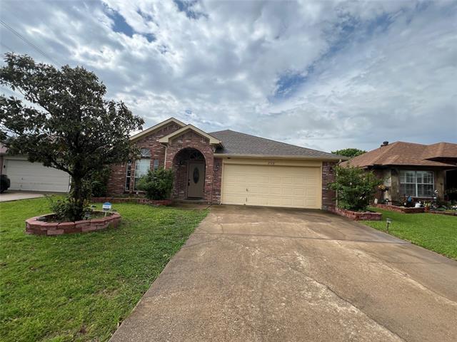 2108 Waterfield Ct in Grand Prairie, TX - Building Photo