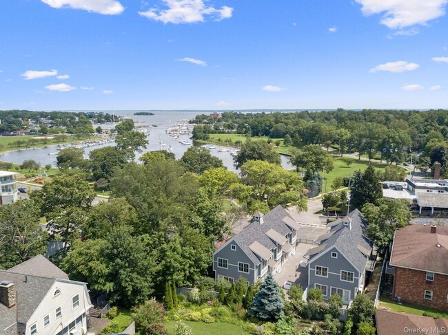 620 W Boston Post Rd, Unit 2 in Mamaroneck, NY - Building Photo - Building Photo