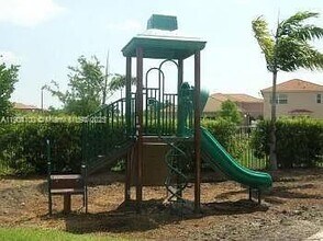 1018 NE 42nd Ave in Homestead, FL - Building Photo - Building Photo