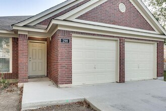 298 Fall Dr in Kyle, TX - Building Photo - Building Photo