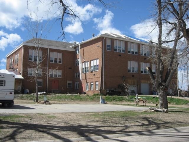 1010 State St in Belle Fourche, SD - Foto de edificio - Building Photo