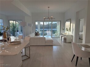 16885 Fairgrove Way, Unit 6-201 in Naples, FL - Foto de edificio - Building Photo