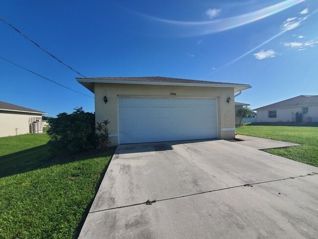 3904 12th St W in Lehigh Acres, FL - Building Photo - Building Photo