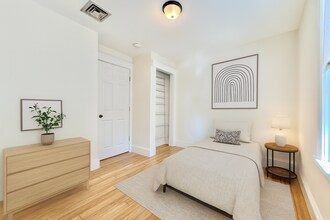 13 Centre St in Boston, MA - Foto de edificio - Building Photo