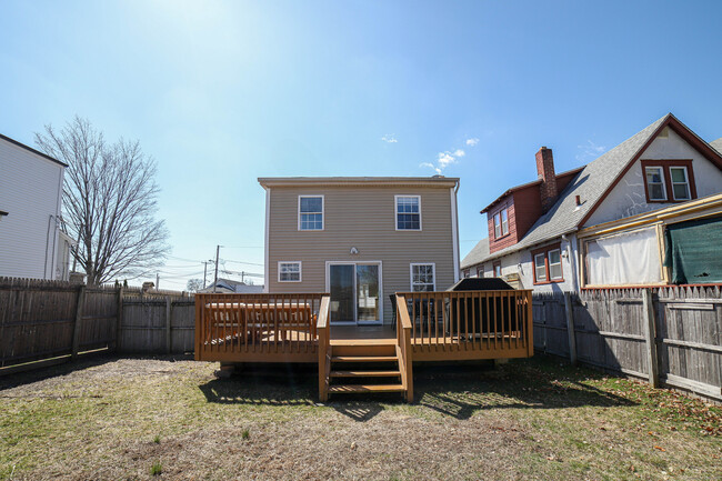 78 Rippowam Rd in Stamford, CT - Building Photo - Building Photo