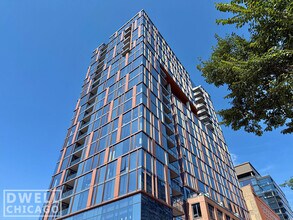 1111 W Lake St, Unit 1 in Chicago, IL - Foto de edificio - Building Photo