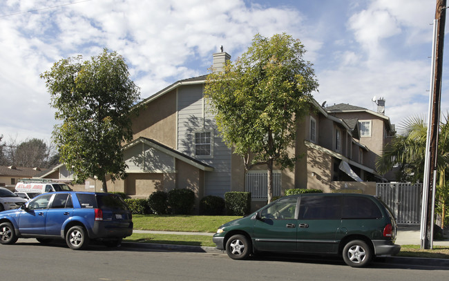 5921 Western Ave in Buena Park, CA - Foto de edificio - Building Photo