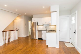 126 Columbia St, Unit 2 in Cambridge, MA - Building Photo - Building Photo