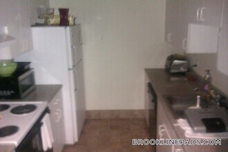 4 Davis Ave, Unit 3b in Brookline, MA - Building Photo - Building Photo