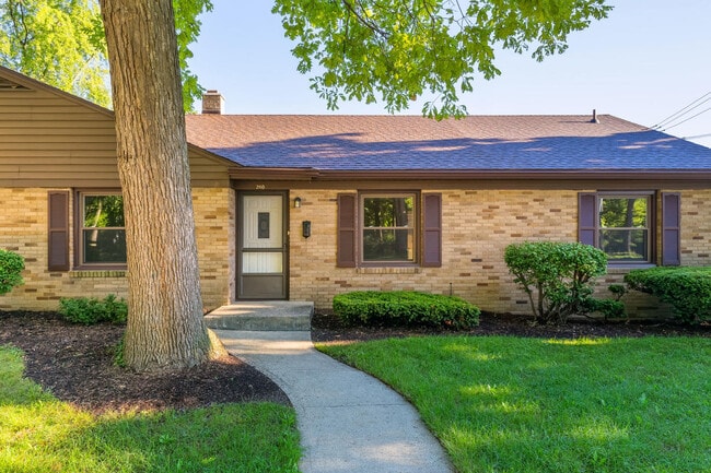 242-242 Southlawn Ave in East Lansing, MI - Building Photo - Building Photo