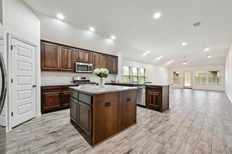 2213 Montesol Ln in Leander, TX - Foto de edificio - Building Photo