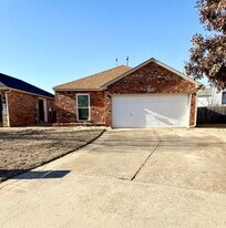 6003 Fox Run Way in Oklahoma City, OK - Building Photo