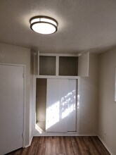 108 W 105th St in Los Angeles, CA - Foto de edificio - Building Photo
