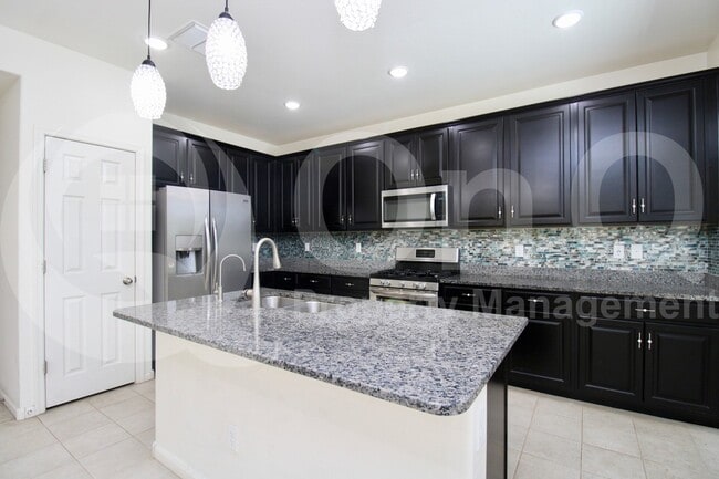 5353 W Desert Hollow Dr in Phoenix, AZ - Building Photo - Building Photo