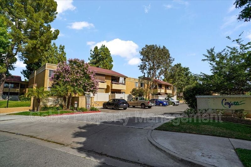 18752 Mandan St in Santa Clarita, CA - Building Photo