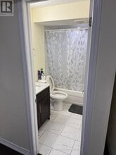 28 Frampton Rd in Brampton, ON - Building Photo - Building Photo