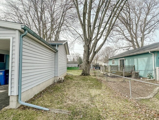 5617 Fenwick Dr in Toledo, OH - Building Photo - Building Photo