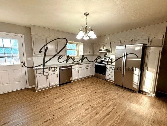 property at 1713 E T C Lea Rd