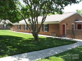 1300 Lomax Ave in Charlotte, NC - Building Photo