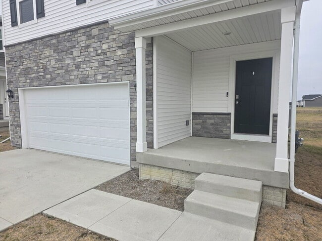 655 NW Williamsburg Ln in Waukee, IA - Building Photo - Building Photo