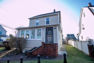 216-64 113th Dr in Queens, NY - Building Photo