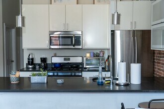 690 Massachusetts Ave, Unit 4 in Boston, MA - Building Photo - Building Photo
