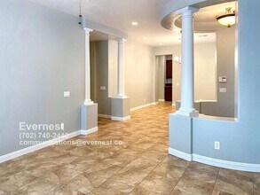8225 Broad Peak Dr in Las Vegas, NV - Building Photo - Building Photo