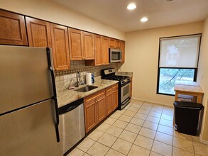 423 Shawmont Ave in Philadelphia, PA - Building Photo - Building Photo
