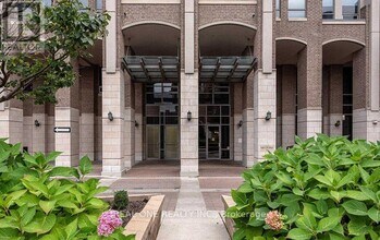 388-388 Prince of Wales Dr in Mississauga, ON - Building Photo - Building Photo