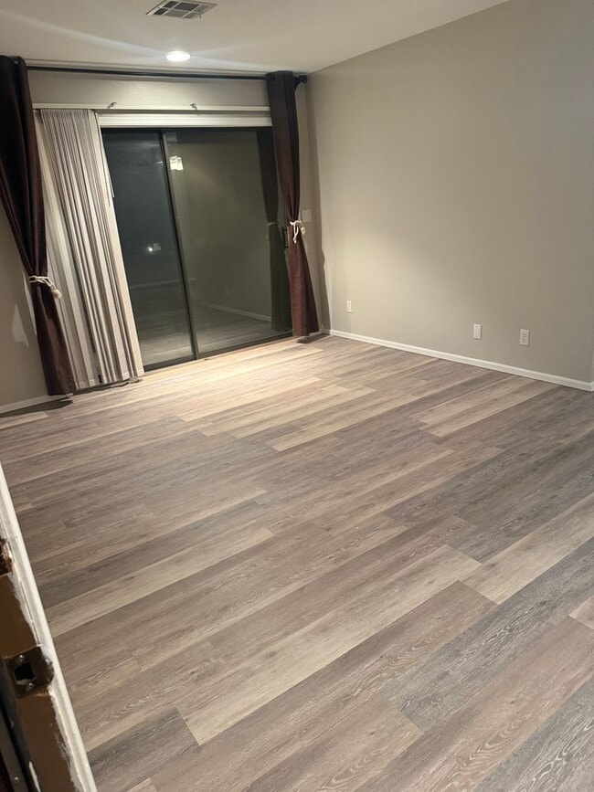 property at 412 N Oakwood Rd