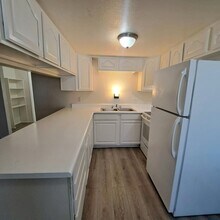 156 Judy Ln in Henderson, NV - Building Photo - Building Photo