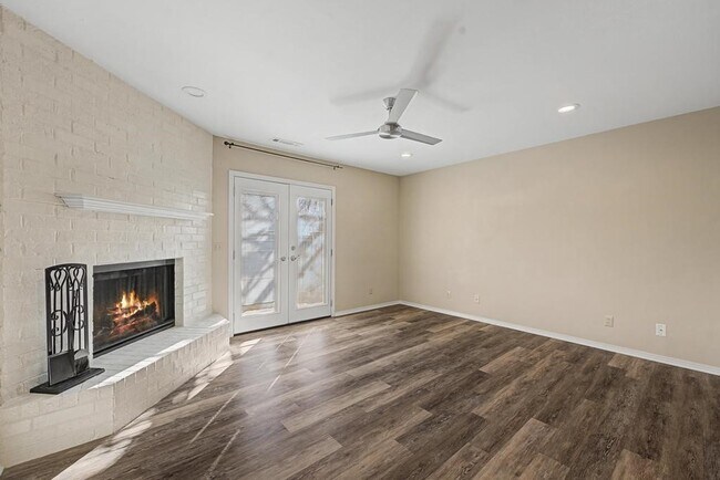 298 W Mountain St in Fayetteville, AR - Building Photo - Building Photo