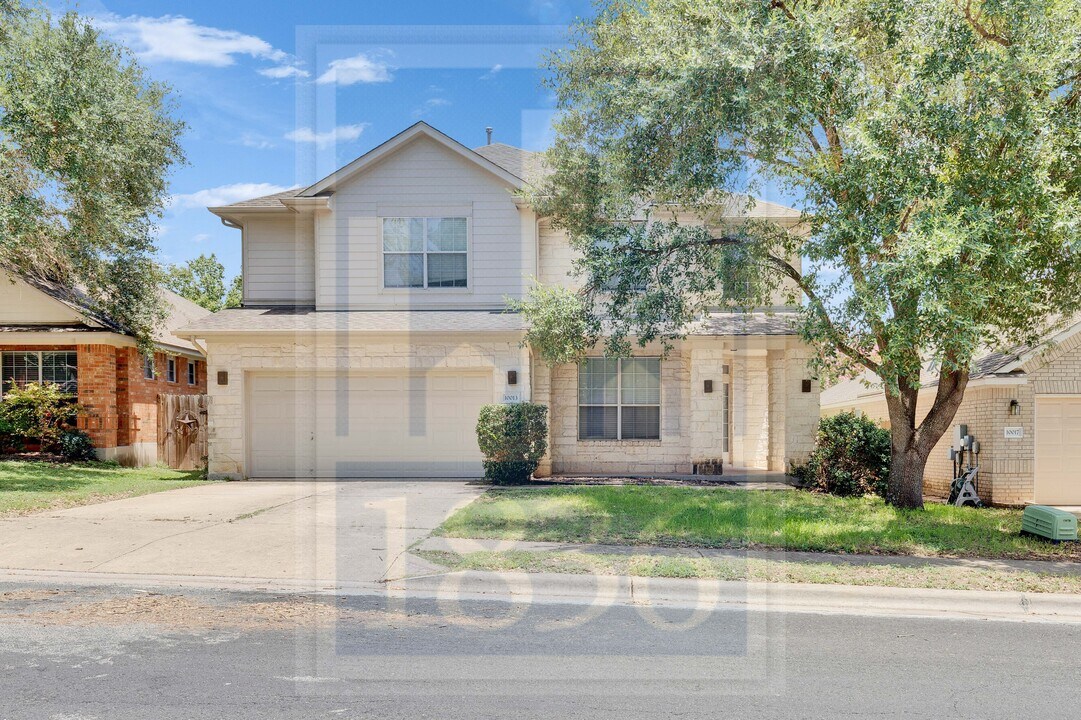 10013 Mount Rainier Dr in Austin, TX - Building Photo