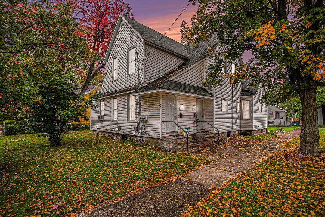 1701 S Park St in Kalamazoo, MI - Foto de edificio