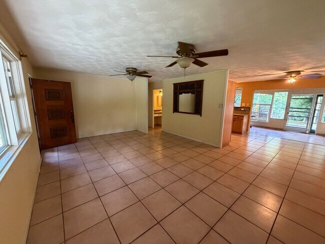 465 Haiku Rd in Haiku-Pauwela, HI - Building Photo - Building Photo