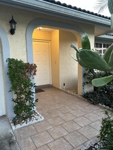 350 Apache Ln in Boca Raton, FL - Building Photo - Building Photo