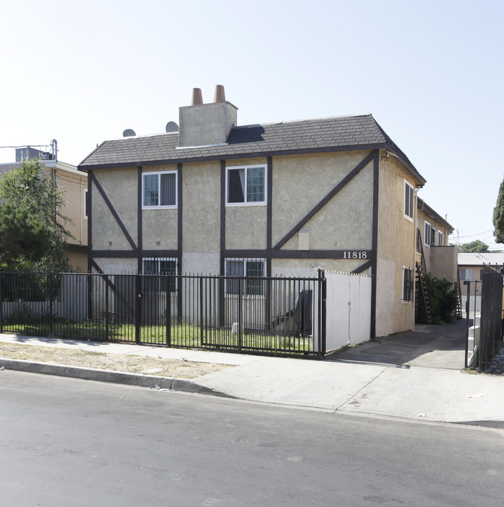 11818 Hart St in North Hollywood, CA - Building Photo