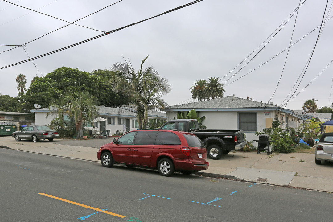 2718-2720 Roosevelt St in Carlsbad, CA - Building Photo