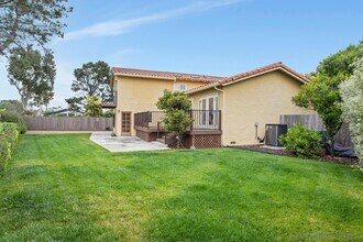 2460 Oakridge Cove in Del Mar, CA - Building Photo - Building Photo