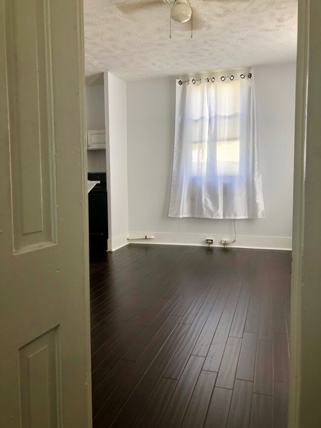 915 11th St, Unit Garage Apartment in Galveston, TX - Building Photo - Building Photo