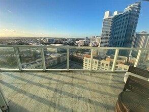 1900 N Bayshore Dr, Unit 2314 in Miami, FL - Building Photo - Building Photo